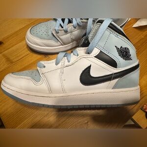 Nike Kids' Air Jordan 1 Mid SE